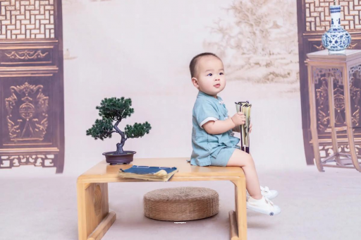 包生男孩正规公司孕妇肚子上的黑线