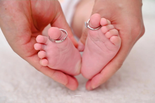 包生男孩正规公司宝宝和宝贝哪个更爱