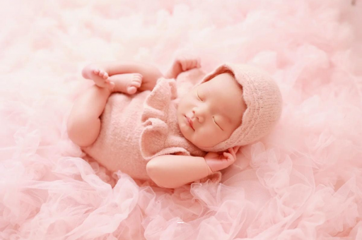 包生男孩正规公司宝宝吃手是饿了吗